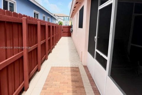 House in Homestead, Florida 4 bedrooms, 164.53 sq.m. № 2191354 - photo 28