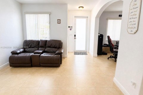 House in Homestead, Florida 4 bedrooms, 164.53 sq.m. № 2191354 - photo 3