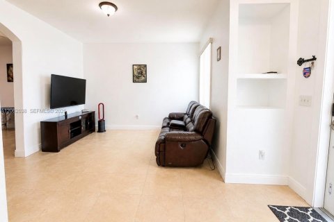 House in Homestead, Florida 4 bedrooms, 164.53 sq.m. № 2191354 - photo 4