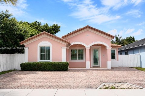 House in Homestead, Florida 4 bedrooms, 164.53 sq.m. № 2191354 - photo 2