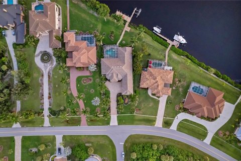 Купить виллу или дом в Порт-Шарлотт, Флорида 9 комнат, 356.19м2, № 2139276 - фото 17
