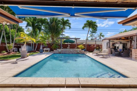 House in Cutler Bay, Florida 4 bedrooms, 159.79 sq.m. № 1792373 - photo 6