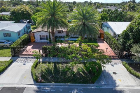 House in Cutler Bay, Florida 4 bedrooms, 159.79 sq.m. № 1792373 - photo 17