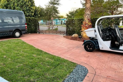 House in Cutler Bay, Florida 4 bedrooms, 159.79 sq.m. № 1792373 - photo 29