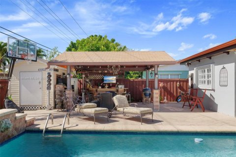 House in Cutler Bay, Florida 4 bedrooms, 159.79 sq.m. № 1792373 - photo 12