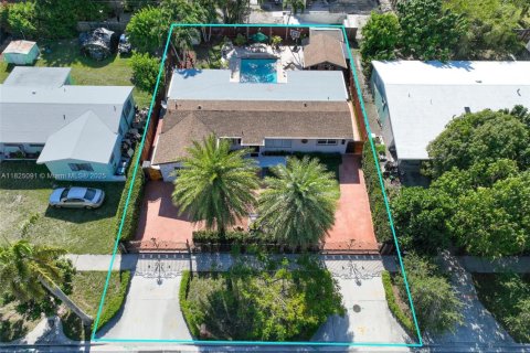 House in Cutler Bay, Florida 4 bedrooms, 159.79 sq.m. № 1792373 - photo 18