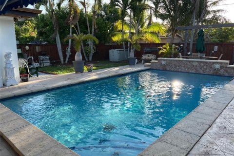 House in Cutler Bay, Florida 4 bedrooms, 159.79 sq.m. № 1792373 - photo 24