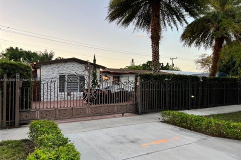 House in Cutler Bay, Florida 4 bedrooms, 159.79 sq.m. № 1792373 - photo 27