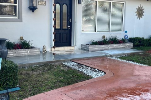 House in Cutler Bay, Florida 4 bedrooms, 159.79 sq.m. № 1792373 - photo 25