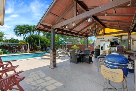 House in Cutler Bay, Florida 4 bedrooms, 159.79 sq.m. № 1792373 - photo 15