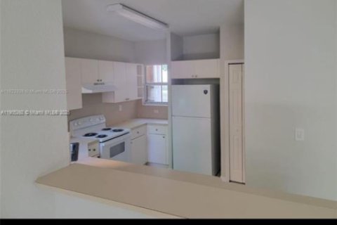 Снять в аренду таунхаус в Флорида-Сити, Флорида 3 спальни, 167.13м2, № 1956123 - фото 14