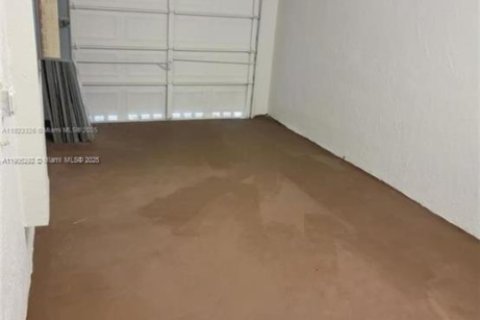 Снять в аренду таунхаус в Флорида-Сити, Флорида 3 спальни, 167.13м2, № 1956123 - фото 5