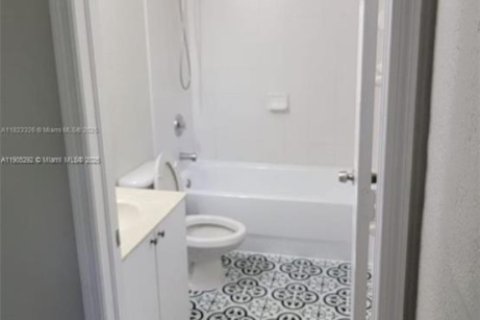 Снять в аренду таунхаус в Флорида-Сити, Флорида 3 спальни, 167.13м2, № 1956123 - фото 10