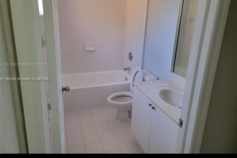 Снять в аренду таунхаус в Флорида-Сити, Флорида 3 спальни, 167.13м2, № 1956123 - фото 6