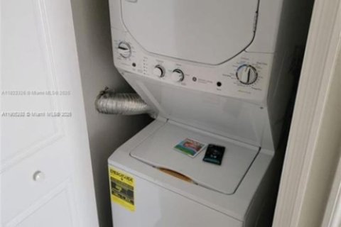 Снять в аренду таунхаус в Флорида-Сити, Флорида 3 спальни, 167.13м2, № 1956123 - фото 4