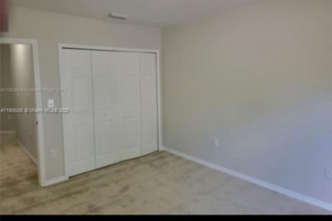 Снять в аренду таунхаус в Флорида-Сити, Флорида 3 спальни, 167.13м2, № 1956123 - фото 9