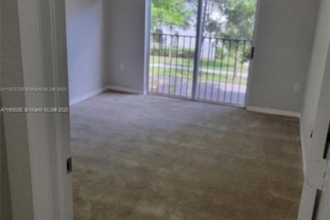 Снять в аренду таунхаус в Флорида-Сити, Флорида 3 спальни, 167.13м2, № 1956123 - фото 8