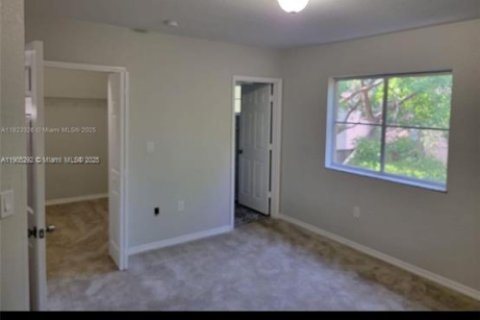 Снять в аренду таунхаус в Флорида-Сити, Флорида 3 спальни, 167.13м2, № 1956123 - фото 15