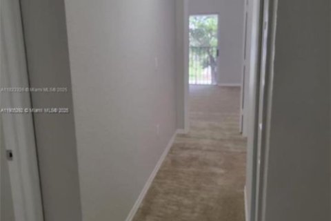 Снять в аренду таунхаус в Флорида-Сити, Флорида 3 спальни, 167.13м2, № 1956123 - фото 7