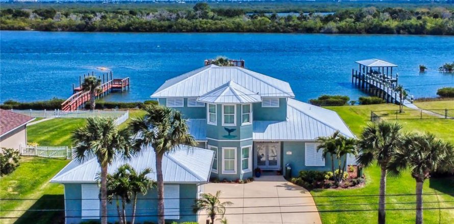 House in Edgewater, Florida 3 bedrooms, 246.56 sq.m. № 1583871