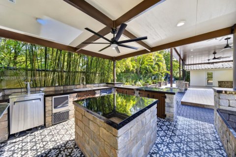 Casa en venta en Miami, Florida, 4 dormitorios, 209.4 m2 № 2075435 - foto 25