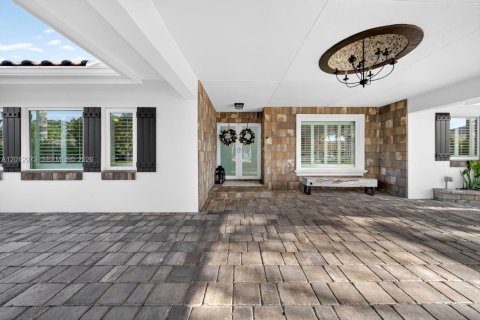 Casa en venta en Miami, Florida, 4 dormitorios, 209.4 m2 № 2075435 - foto 12