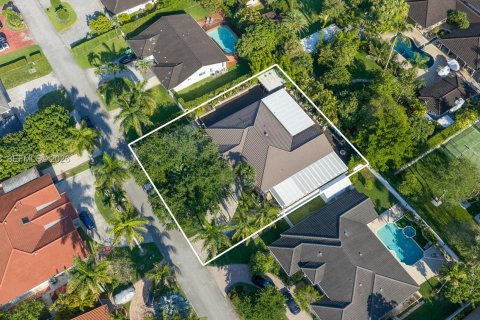 Casa en venta en Miami, Florida, 4 dormitorios, 209.4 m2 № 2075435 - foto 2