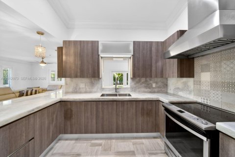 Casa en venta en Miami, Florida, 4 dormitorios, 209.4 m2 № 2075435 - foto 30