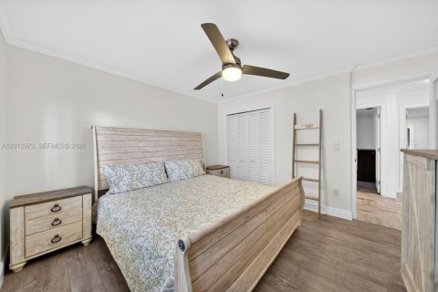 Casa en venta en Miami, Florida, 4 dormitorios, 209.4 m2 № 2075435 - foto 17