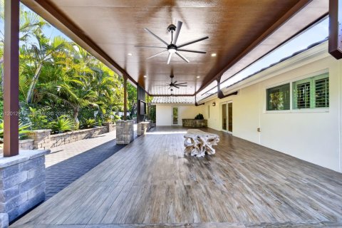 Casa en venta en Miami, Florida, 4 dormitorios, 209.4 m2 № 2075435 - foto 10