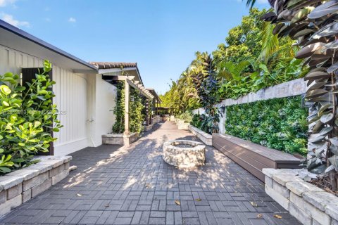 Casa en venta en Miami, Florida, 4 dormitorios, 209.4 m2 № 2075435 - foto 15