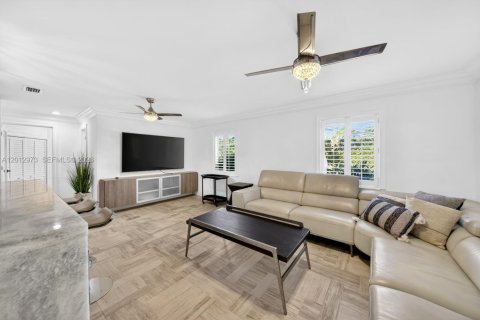 Casa en venta en Miami, Florida, 4 dormitorios, 209.4 m2 № 2075435 - foto 20