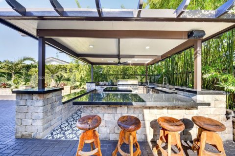 Casa en venta en Miami, Florida, 4 dormitorios, 209.4 m2 № 2075435 - foto 9