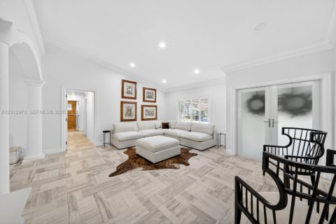 Casa en venta en Miami, Florida, 4 dormitorios, 209.4 m2 № 2075435 - foto 13