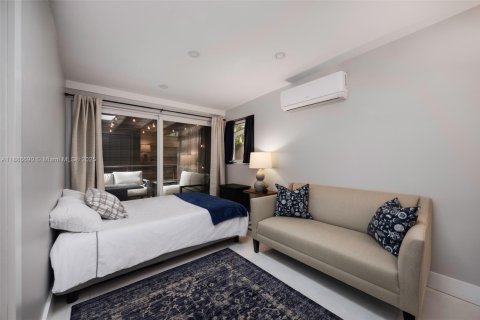 Villa ou maison à vendre à Miami, Floride: 4 chambres, 303.51 m2 № 1932796 - photo 17