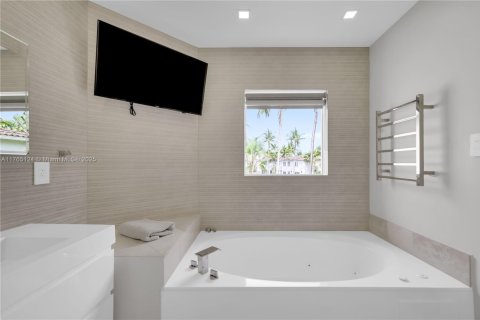 Casa en venta en Aventura, Florida, 4 dormitorios, 216.46 m2 № 1863832 - foto 29