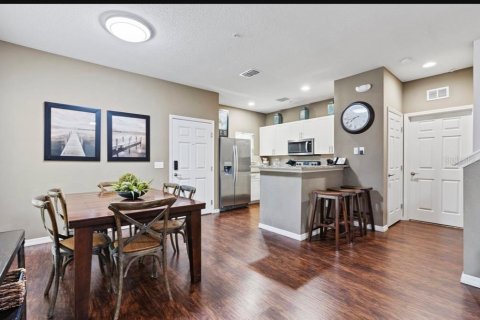 Touwnhouse à vendre à Kissimmee, Floride: 4 chambres, 157.38 m2 № 2409787 - photo 12
