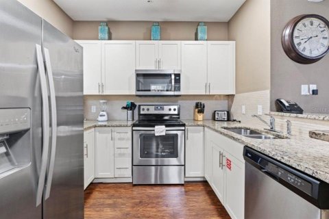 Touwnhouse à vendre à Kissimmee, Floride: 4 chambres, 157.38 m2 № 2409787 - photo 5