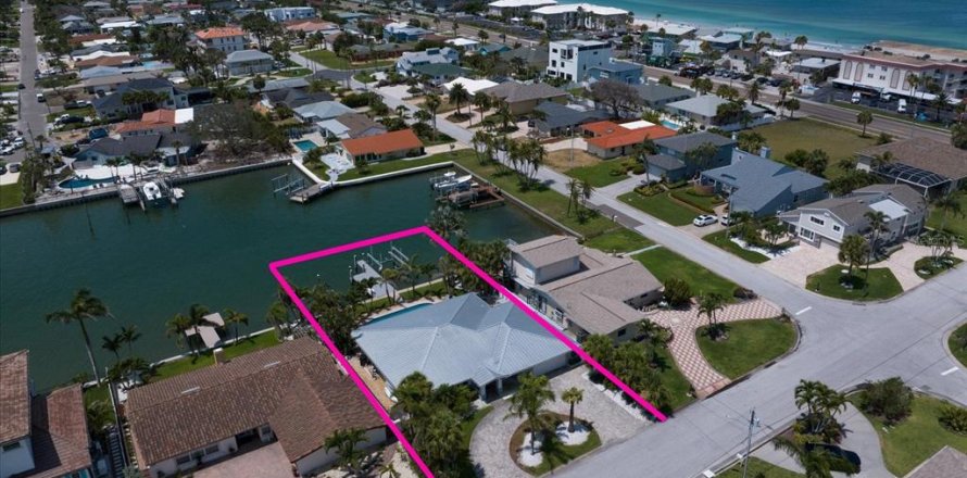 Villa ou maison à Belleair Beach, Floride 4 chambres, 225.1 m2 № 1783182