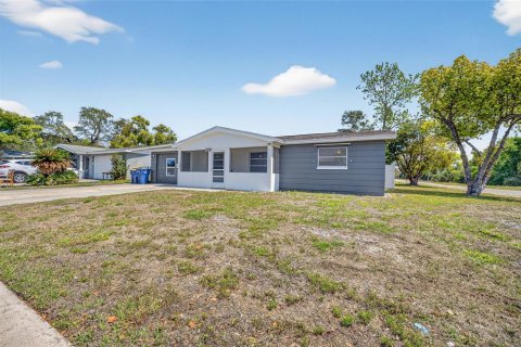 Casa en venta en Holiday, Florida, 3 dormitorios, 138.61 m2 № 2108133 - foto 2