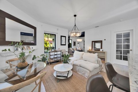 Villa ou maison à louer à Coral Gables, Floride: 2 chambres, 148.27 m2 № 2017006 - photo 5