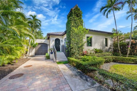 Villa ou maison à Coral Gables, Floride 2 chambres, 148.27 m2 № 2017006