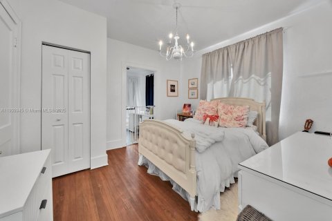 Villa ou maison à louer à Coral Gables, Floride: 2 chambres, 148.27 m2 № 2017006 - photo 12