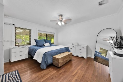 Villa ou maison à louer à Coral Gables, Floride: 2 chambres, 148.27 m2 № 2017006 - photo 9