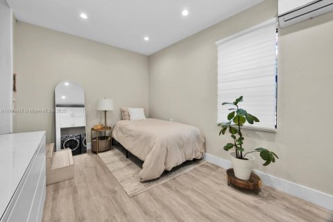 Villa ou maison à louer à Coral Gables, Floride: 2 chambres, 148.27 m2 № 2017006 - photo 15