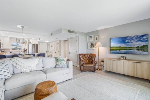 Condo in New Smyrna Beach, Florida, 2 bedrooms  № 1448140 - photo 2