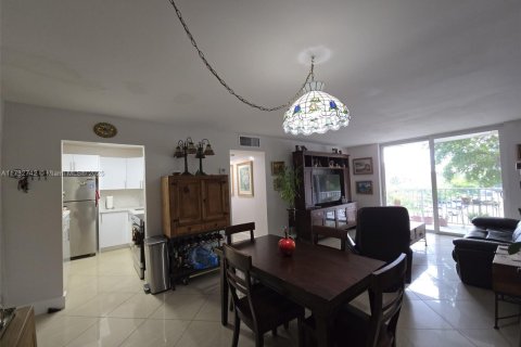 Condominio en venta en Miami, Florida, 2 dormitorios, 102.1 m2 № 1482022 - foto 6