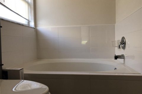 Villa ou maison à louer à Kissimmee, Floride: 3 chambres, 155.8 m2 № 2117506 - photo 8