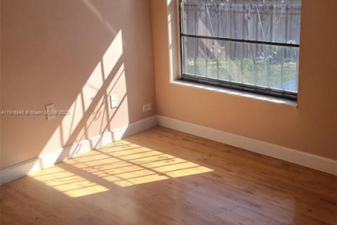 Снять в аренду виллу или дом в Майами, Флорида 4 спальни, 200.3м2, № 1973144 - фото 12