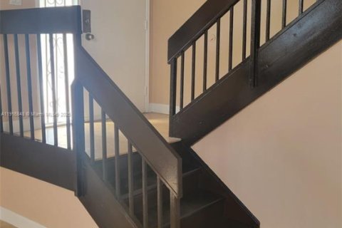 Снять в аренду виллу или дом в Майами, Флорида 4 спальни, 200.3м2, № 1973144 - фото 8